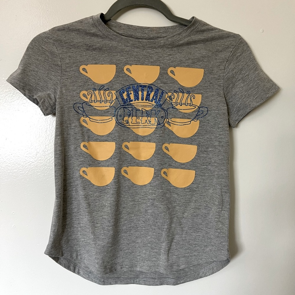 NWT FRIENDS Kids T-Shirt Size M